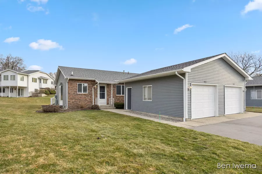 4543 North Valley Drive, Grand Rapids, MI 49525-1374