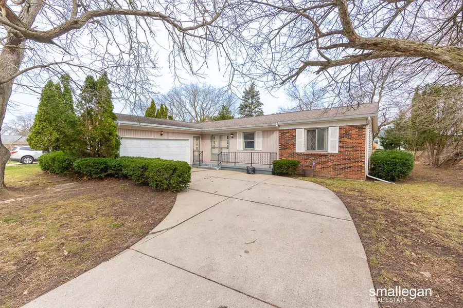 1237 Dale Court, Grand Rapids, MI 49505-5445