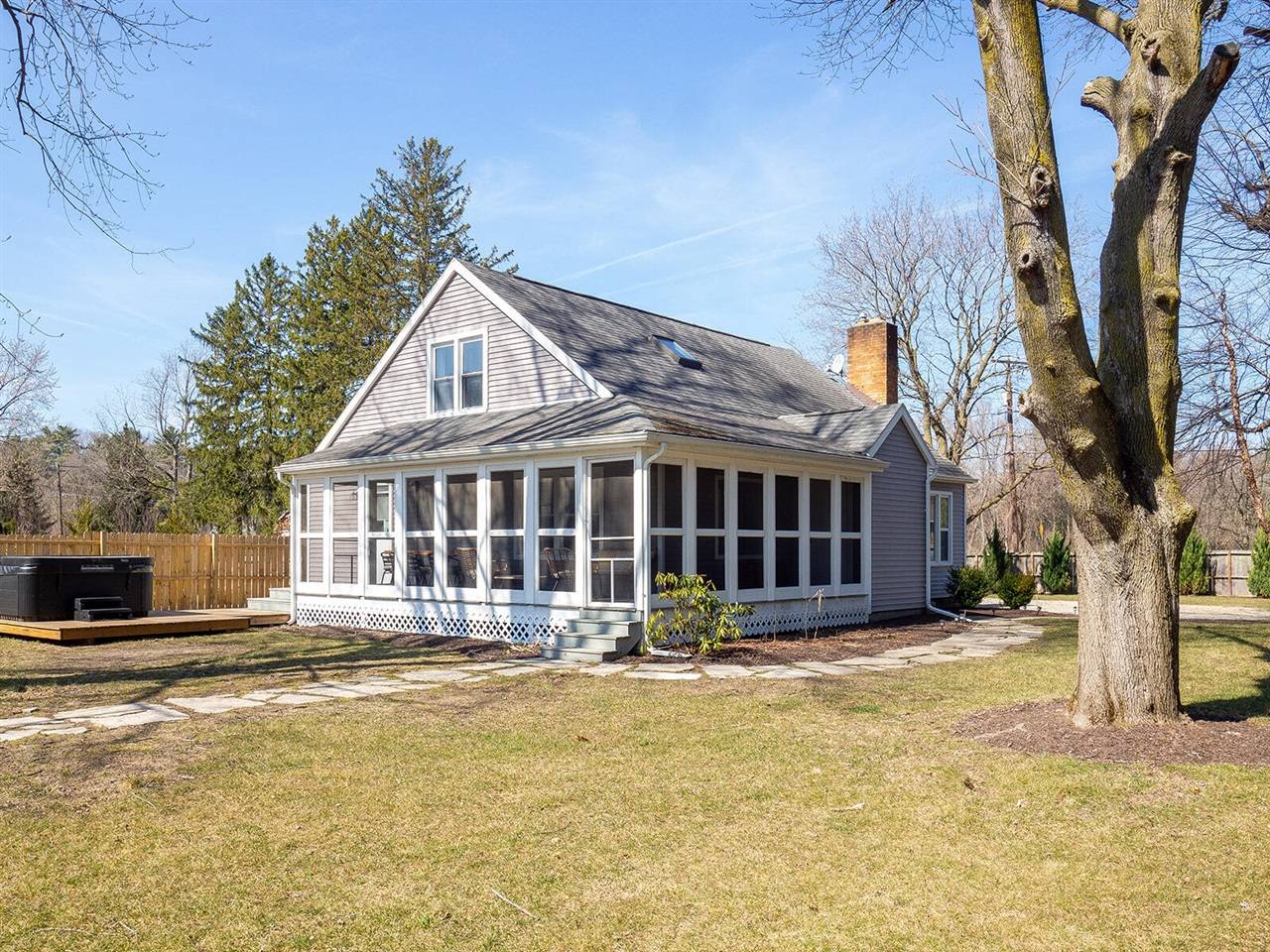 Three Oaks, MI 49128-9719,7306 Harbert Road