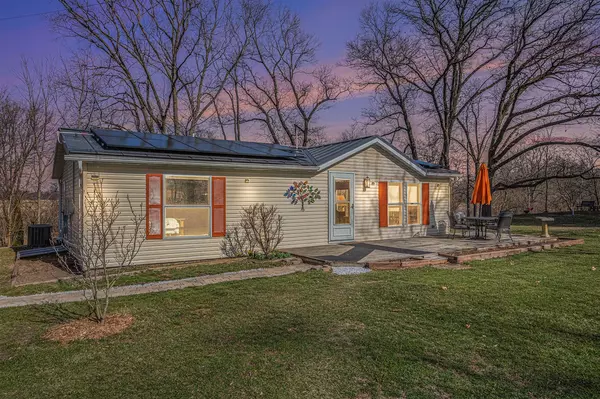 Cassopolis, MI 49031-9617,21084 Mount Zion Street