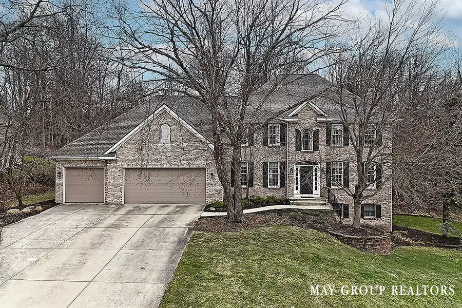 2359 Cascade Lakes Circle, Grand Rapids, MI 49546