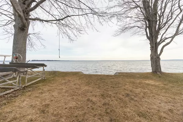 Houghton Lake, MI 48629-8636,10698 W Shore Drive