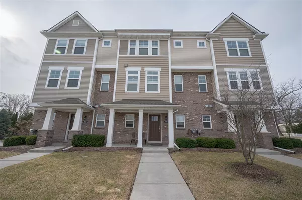 508 Woodlawn Avenue, Royal Oak, MI 48073-2823