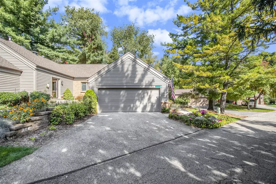 2645 Wyndham Drive, Grand Rapids, MI 49546-6871