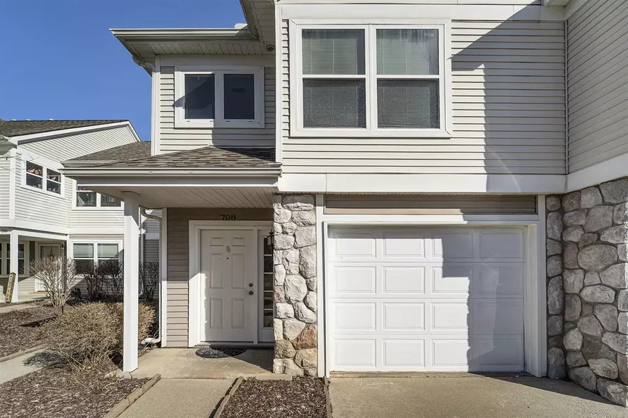 708 Cobblestone Way, Chelsea, MI 48118