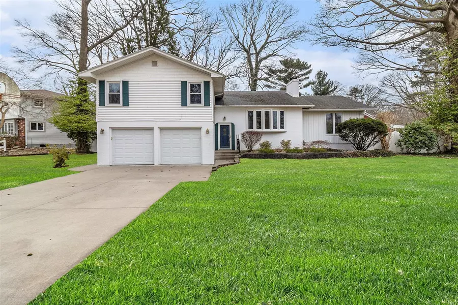 815 Plymouth Drive, North Muskegon, MI 49445-2860