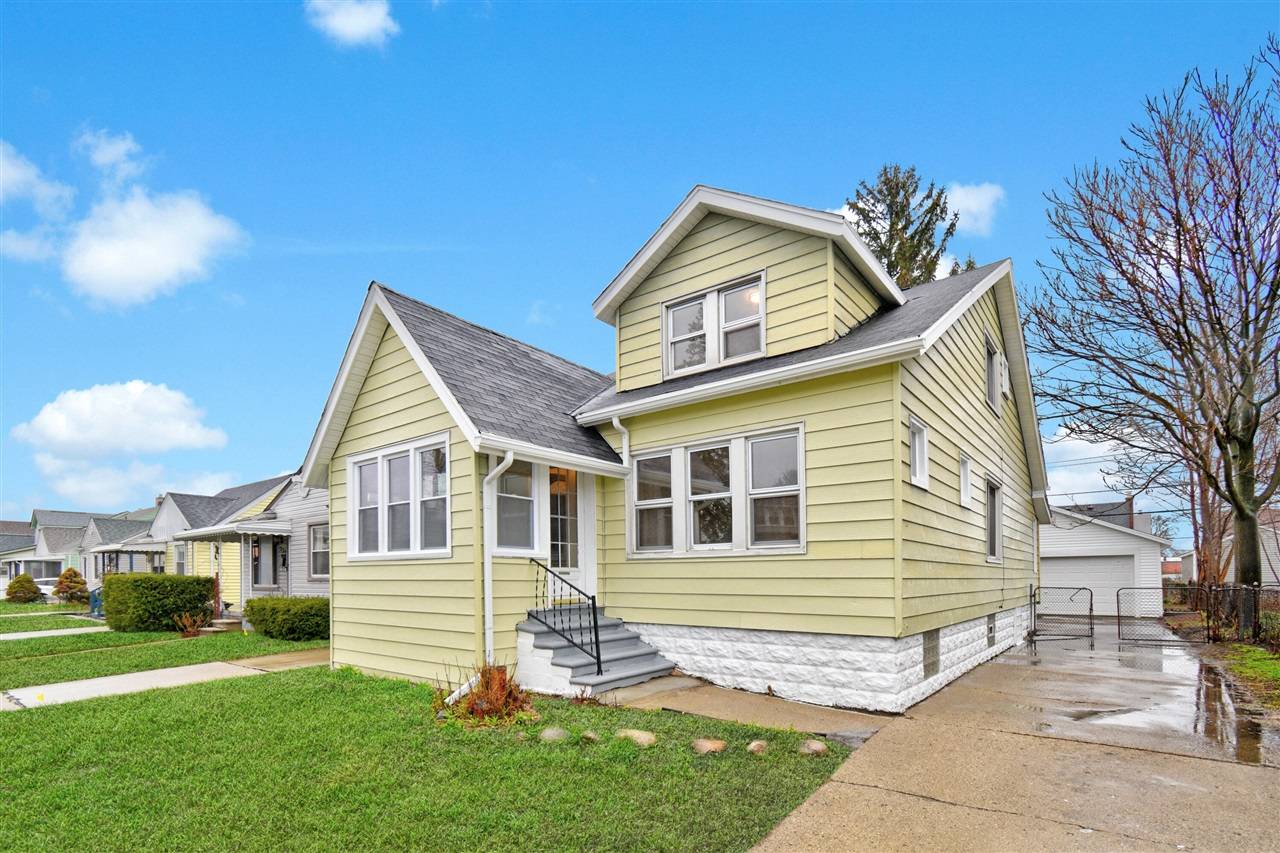 345 E Goulson Avenue, Hazel Park, MI 48030-1860