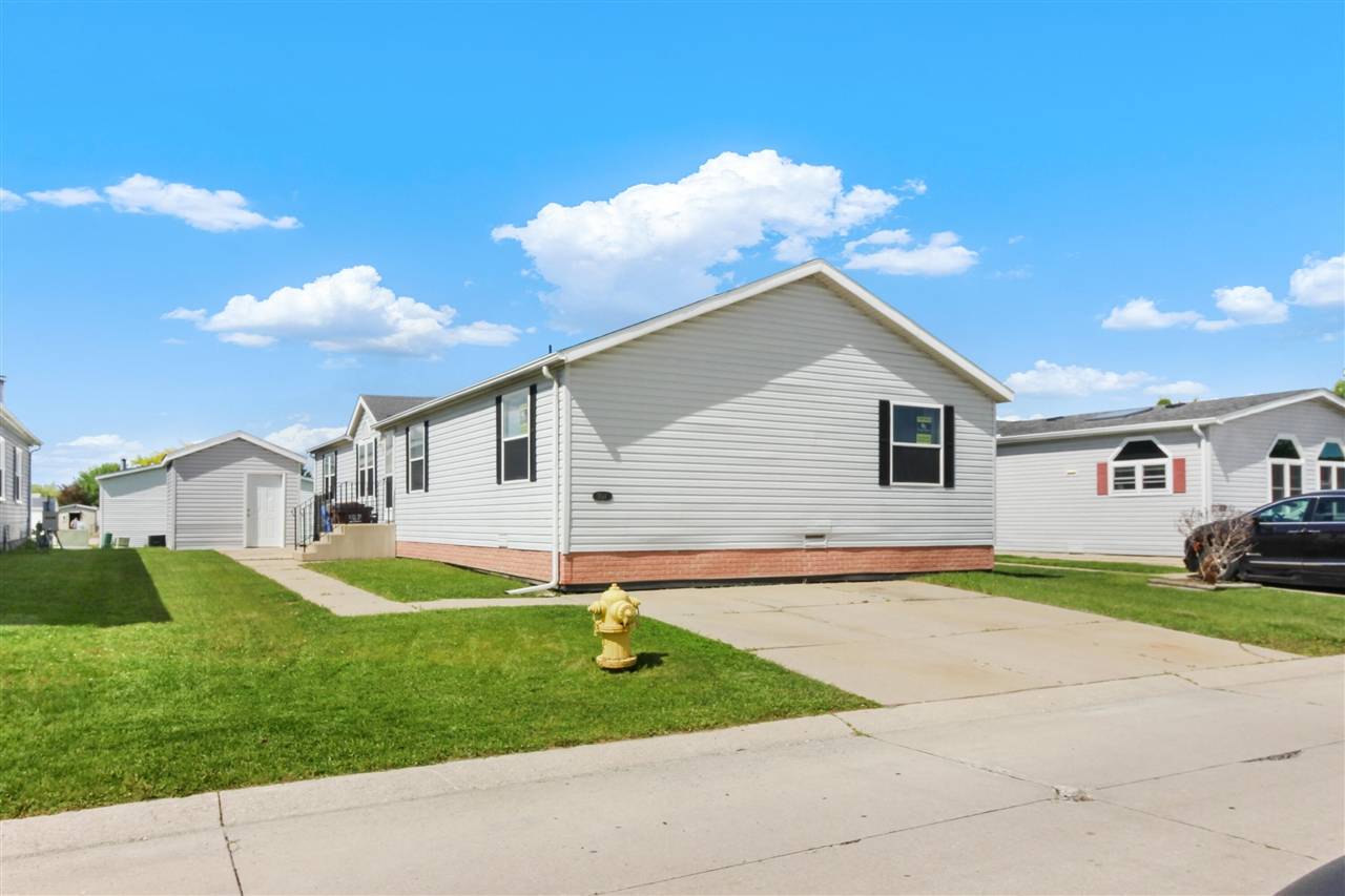 1827 Magnolia Street, Newport, MI 48166-8817