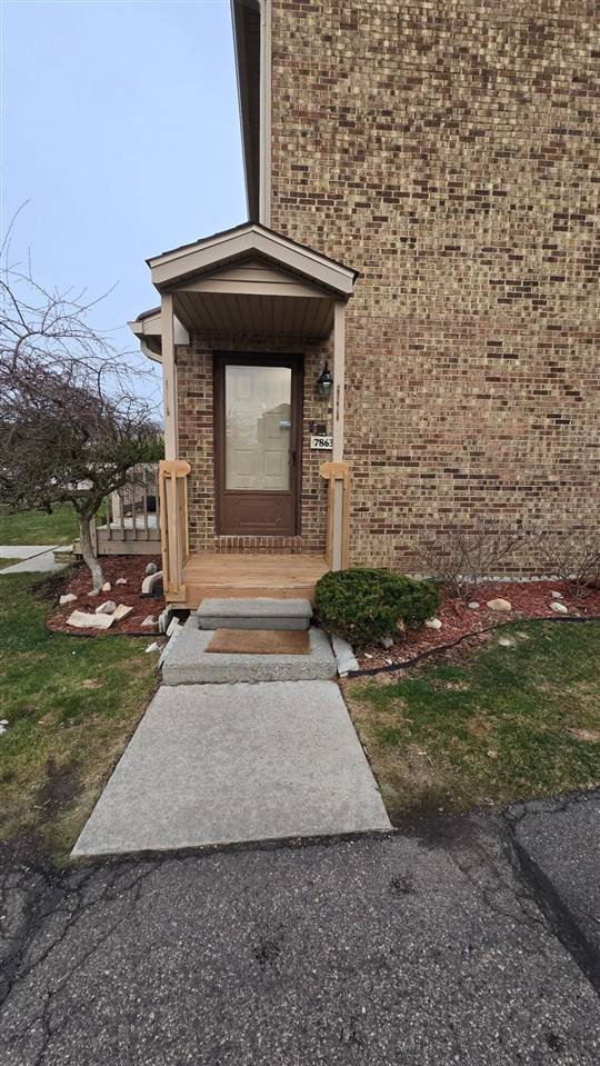 7863 Woodingham, West Bloomfield, MI 48322-2616