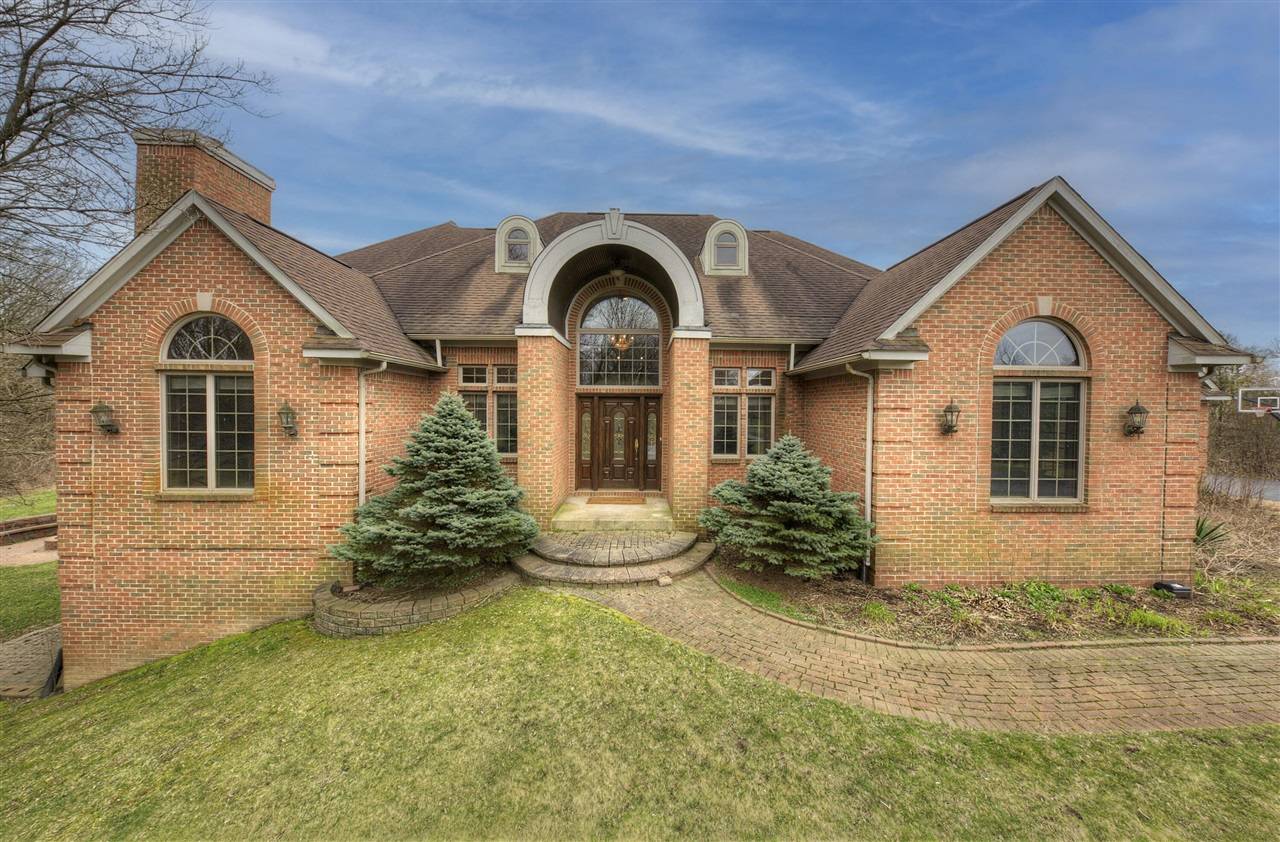 7688 Ellens Way Street, Ann Arbor, MI 48105-9528