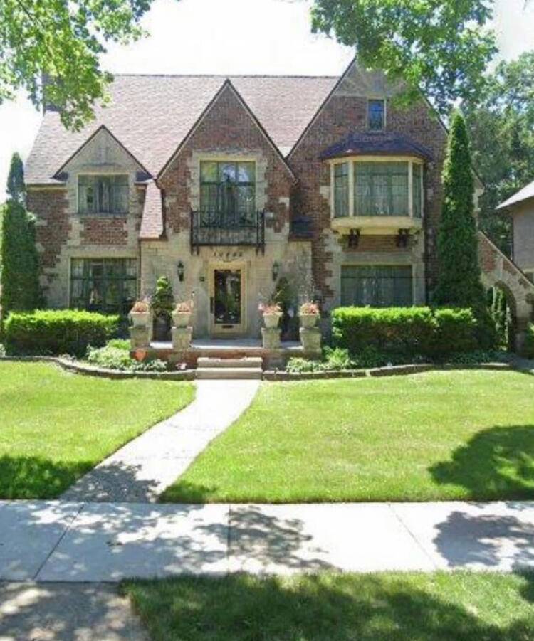 19445 Shrewsbury Road, Detroit, MI 48221-1843