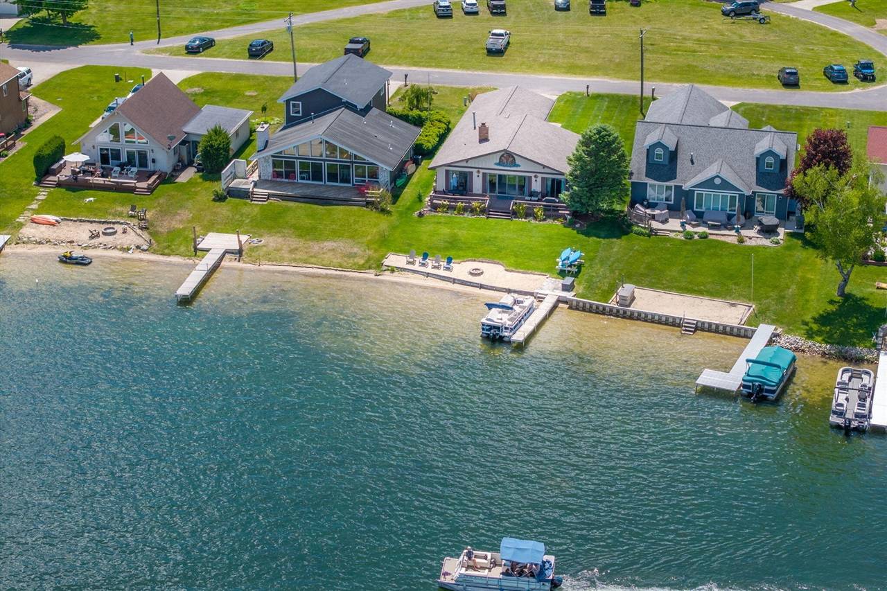 Canadian Lakes, MI 49346-9735,7360 Holiday Drive