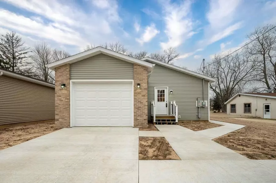 308 Hillview Street, Buchanan, MI 49107