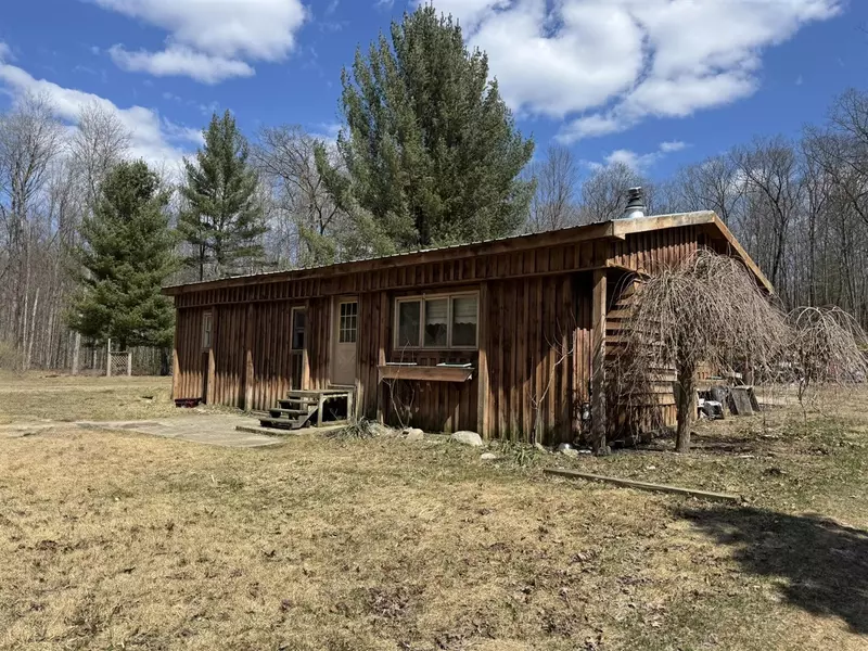 878 S Northwood Trail, Reed City, MI 49677-8815