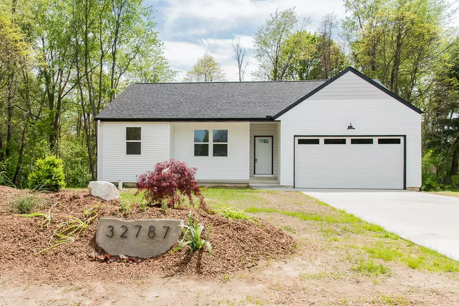 32787 Bradeen Avenue, Paw Paw, MI 49079-9580