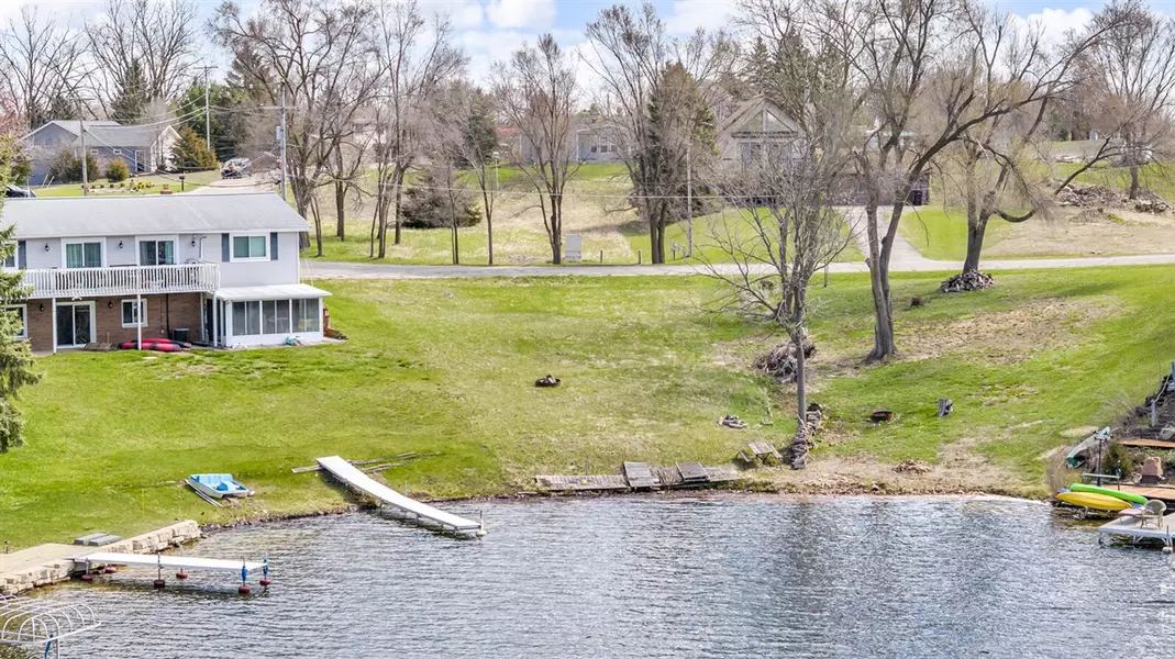 10524 Somerset Road, Cement City, MI 49233-9519