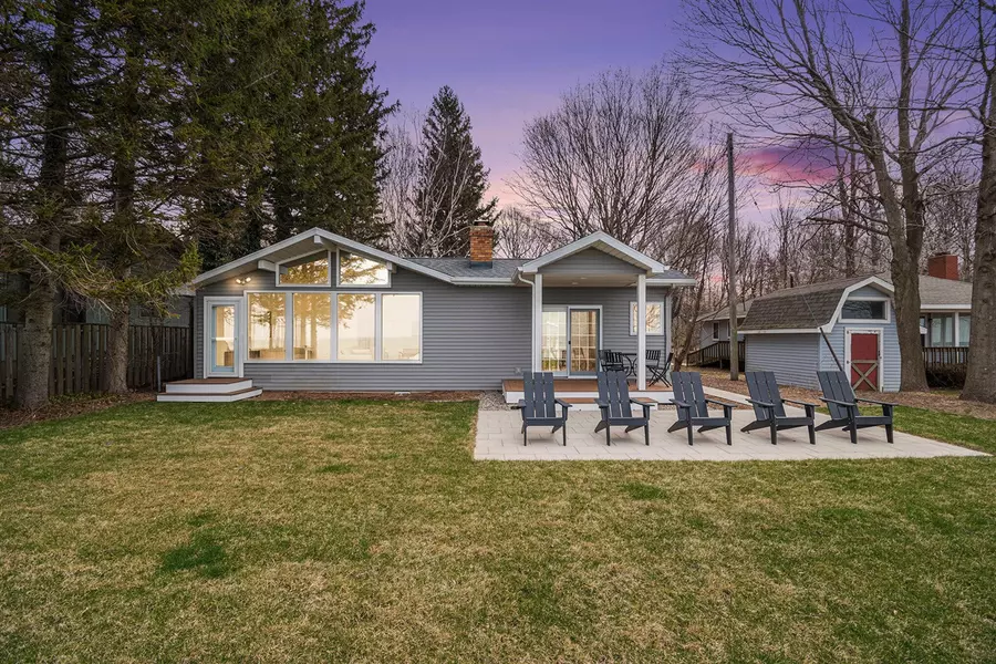 1184 Cherry Drive, South Haven, MI 49090-9535