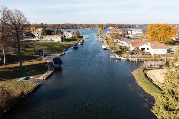 69050 Island Drive, Edwardsburg, MI 49112-9416