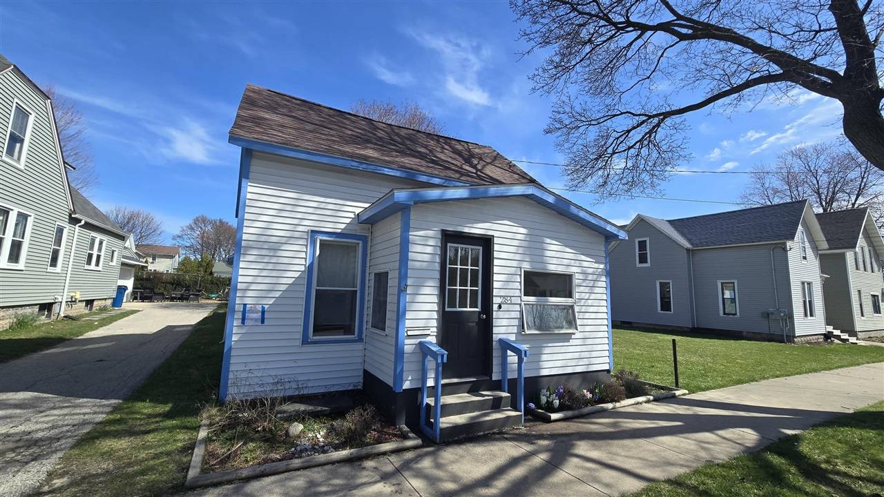 284 3rd Street, Manistee, MI 49660-1736