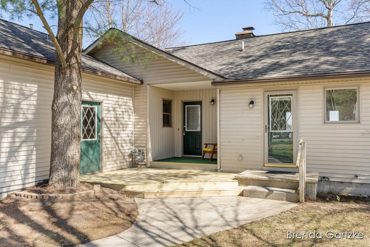 Grant, MI 49327-9311,1599 E Clearwater Street