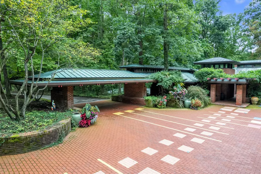 5140 Turtle Point Drive, Ann Arbor, MI 48105-9262