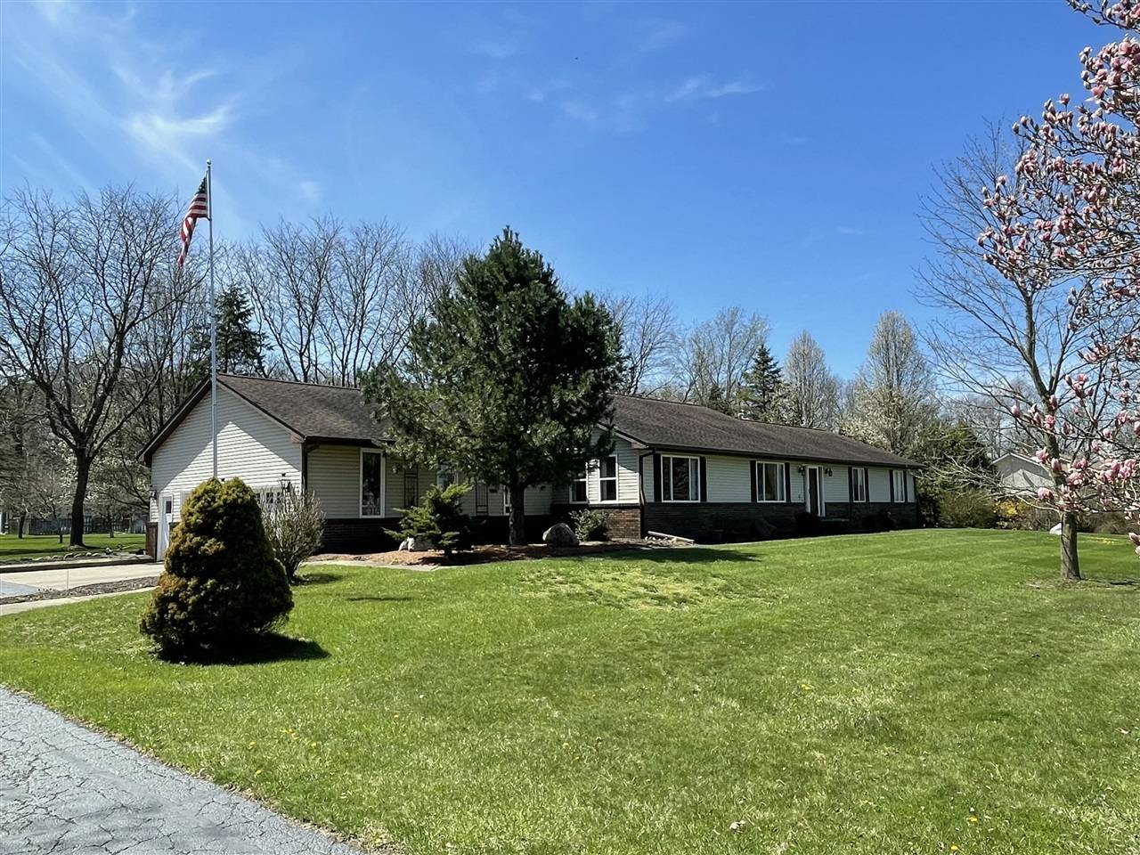 331 Jonesville Road, Jonesville, MI 49250
