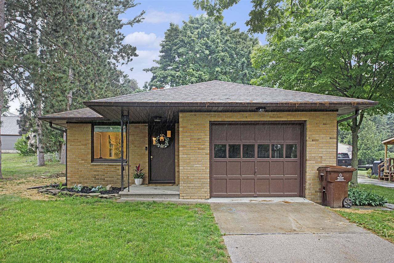 904 W Walnut Street, Hastings, MI 49058-2034