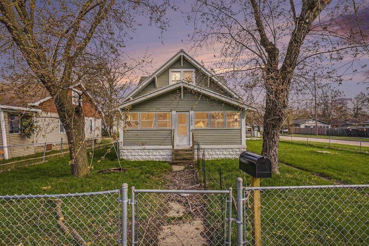 1090 E Apple Avenue, Muskegon, MI 49442
