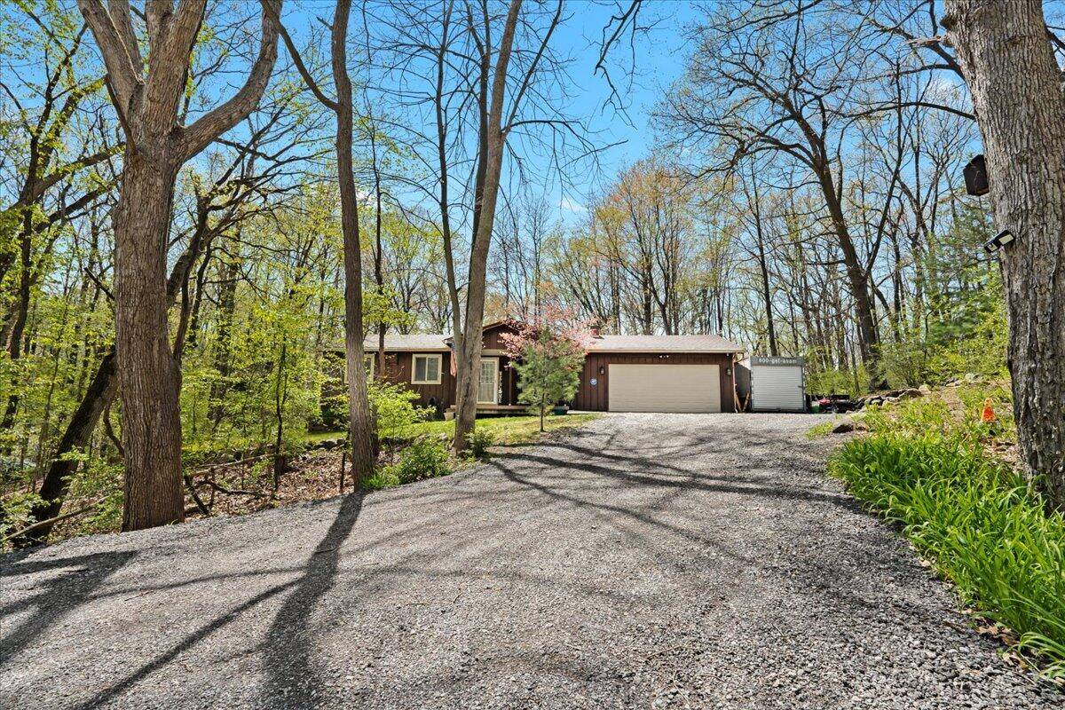 8130 TEAHEN Road, Brighton, MI 48116-5120