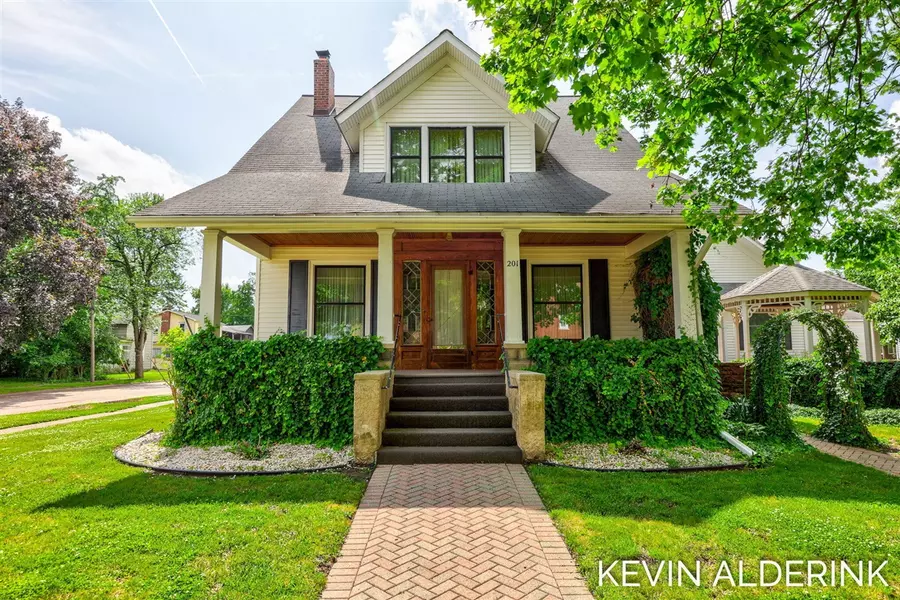 201 N Woodworth Street, Corunna, MI 48817-1354