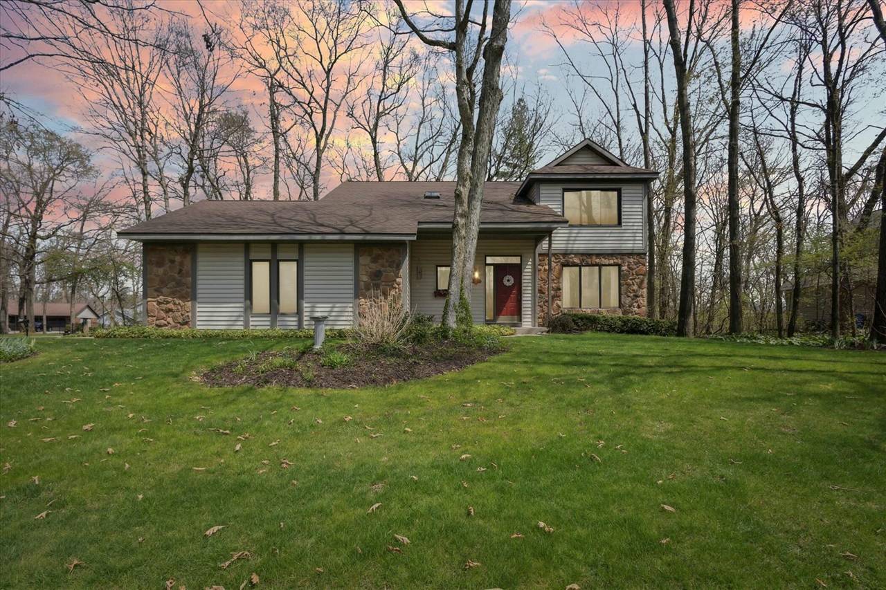 5082 Knob Hill Drive, Grand Rapids, MI 49525-1284