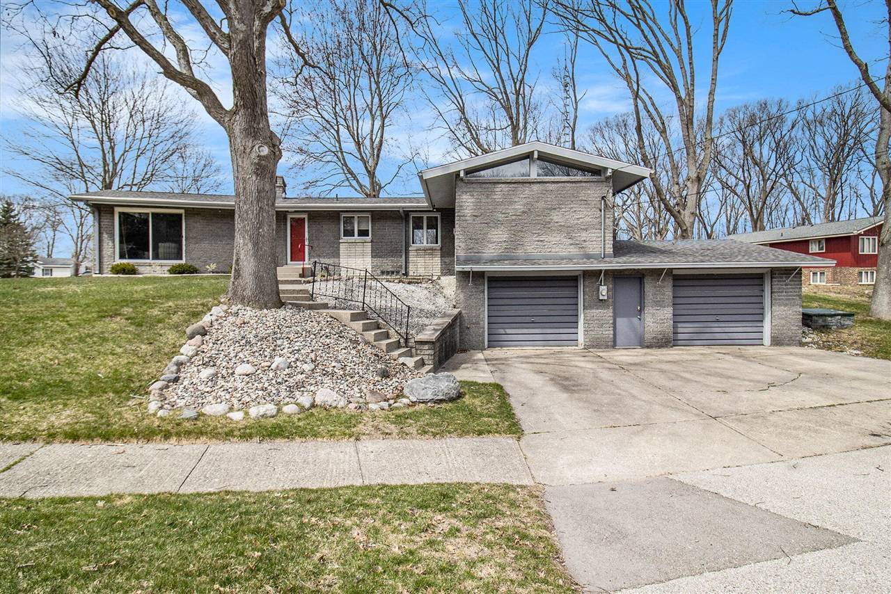 921 Woodlawn, Ludington, MI 49431