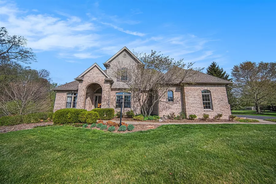 9693 Woodbend, Saline, MI 48176