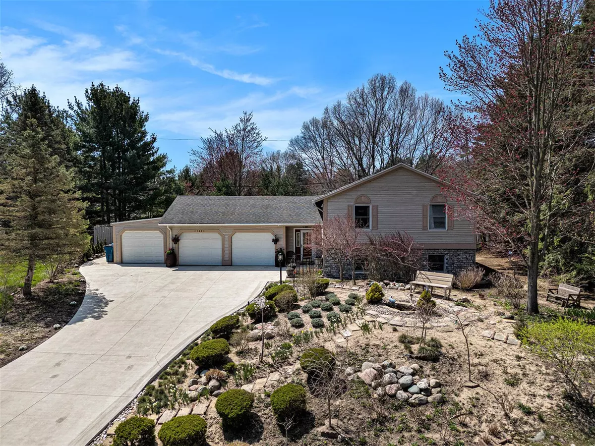 Spring Lake, MI 49456-9405,17653 Hiawatha Drive