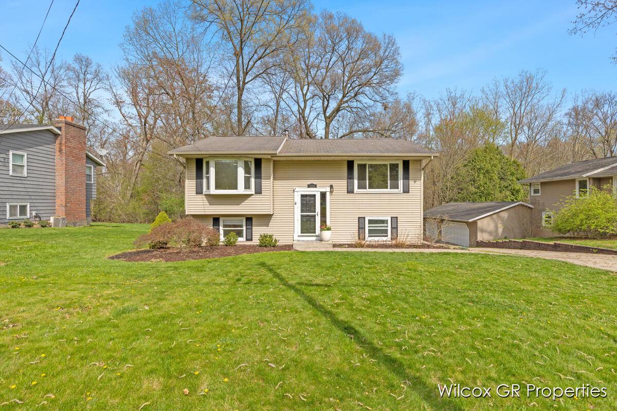 1150 Farnsworth Avenue, Grand Rapids, MI 49546-3648