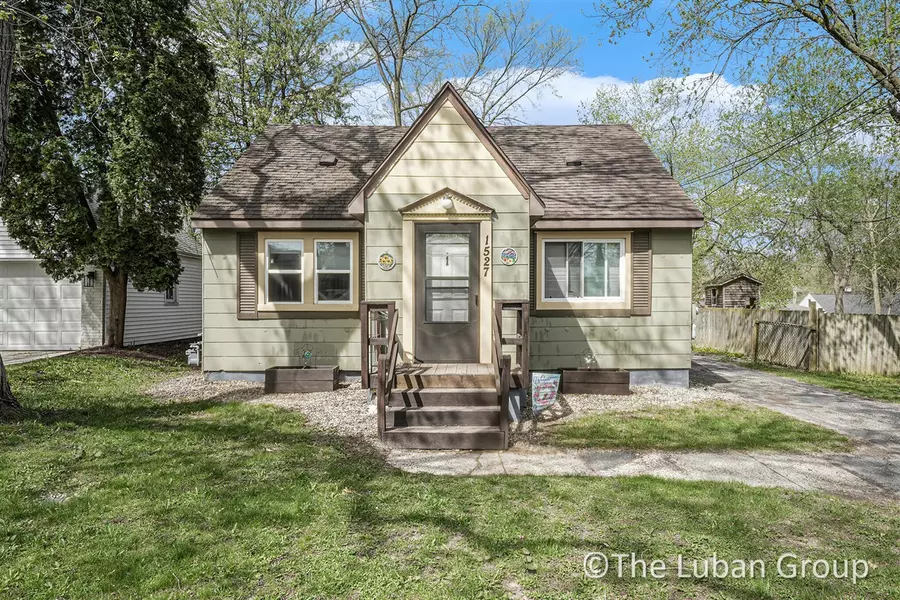 1527 Hillcrest Avenue, Grand Rapids, MI 49504-2632