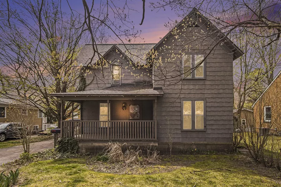 427 W Chart Street, Plainwell, MI 49080-1520