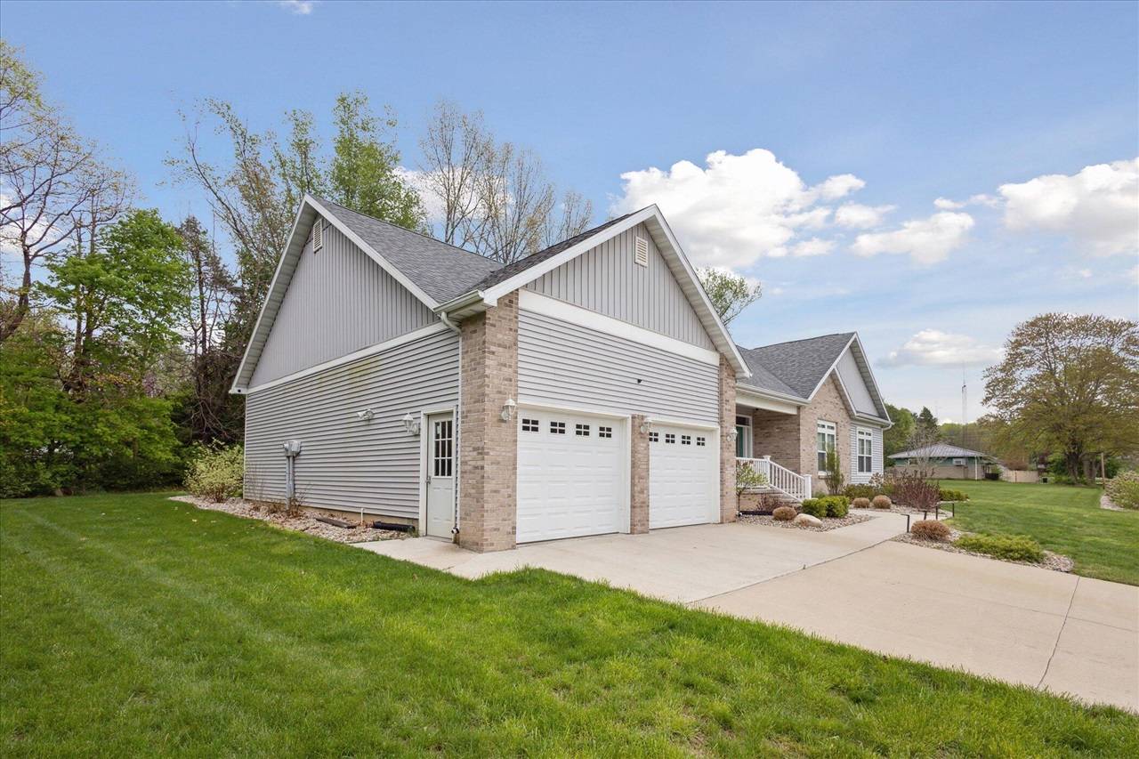 Buchanan, MI 49107-8466,197 Holmes Drive