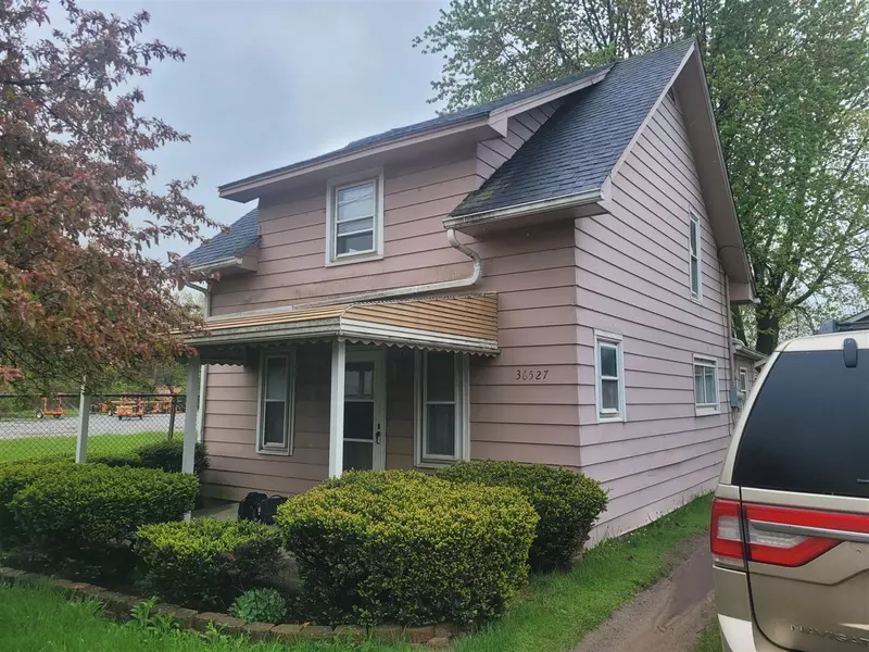 36527 Violet Street, New Boston, MI 48164-9573