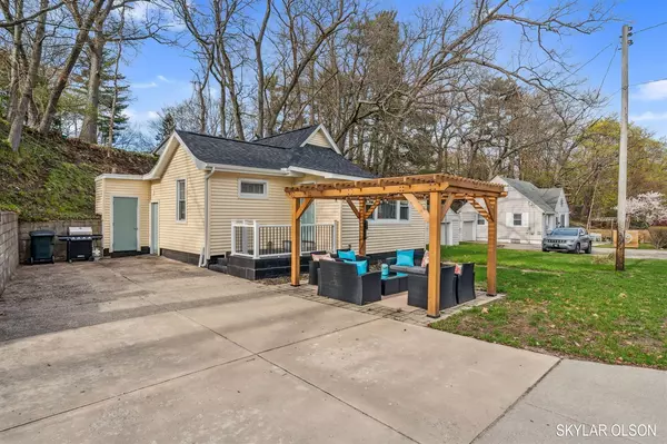 3316 Lakeshore Drive, Muskegon, MI 49441-1113