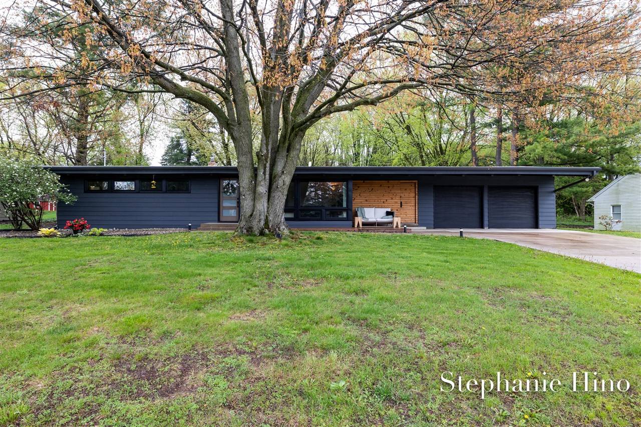 456 Forest Hill Avenue, Grand Rapids, MI 49546-2318