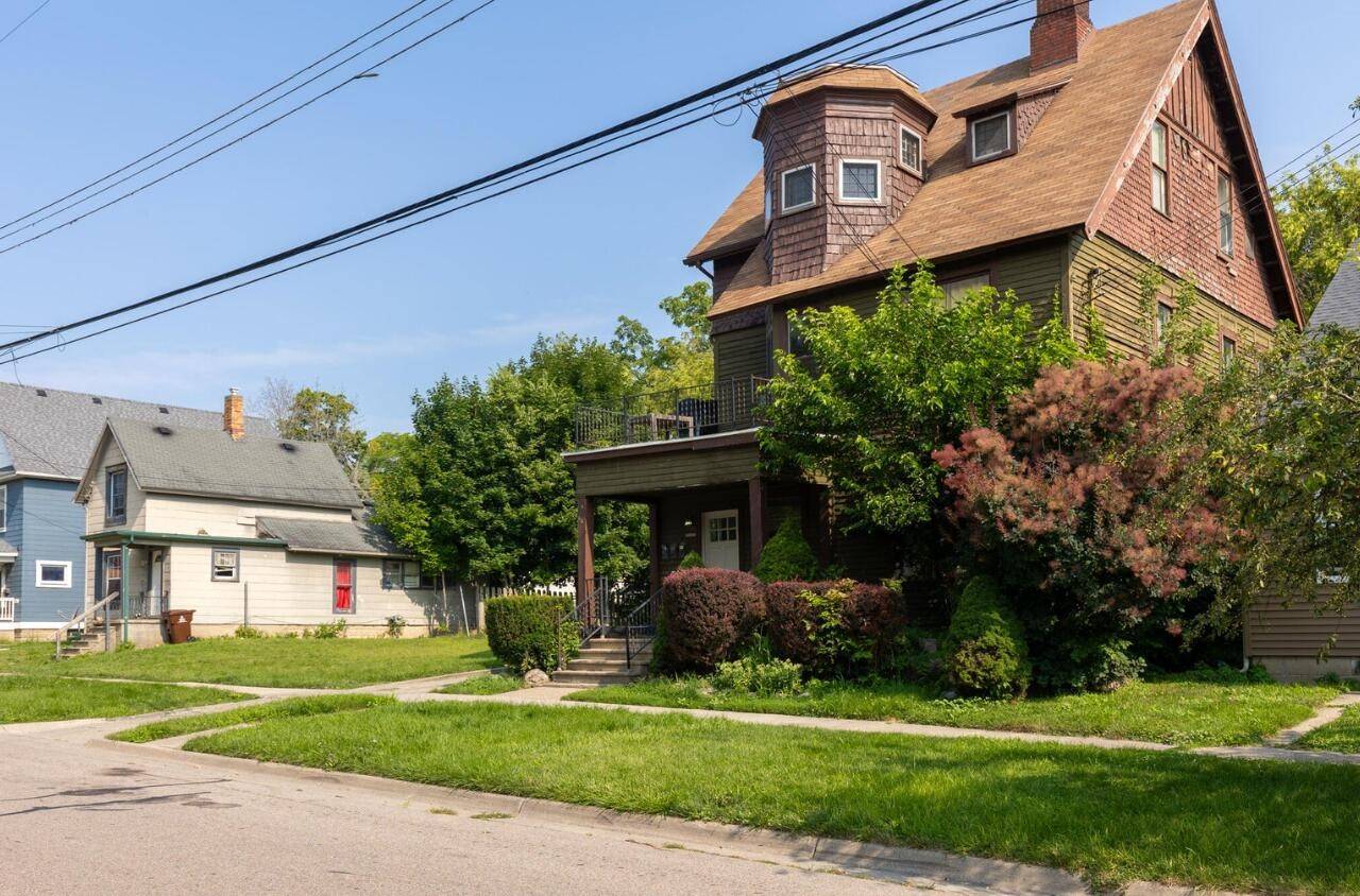 Lansing, MI 48933,616 W Genesee Street