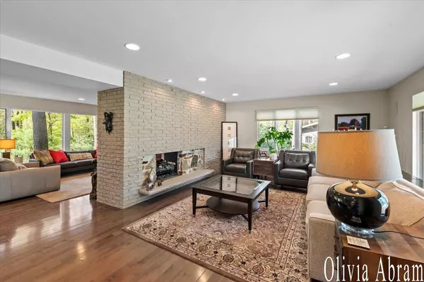 Ada, MI 49301,7414 Thorncrest Drive