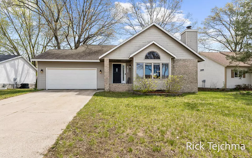 1439 Garrison Road, Roosevelt Park, MI 49441