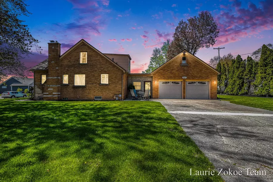 347 Dewitt Lane, Spring Lake, MI 49456