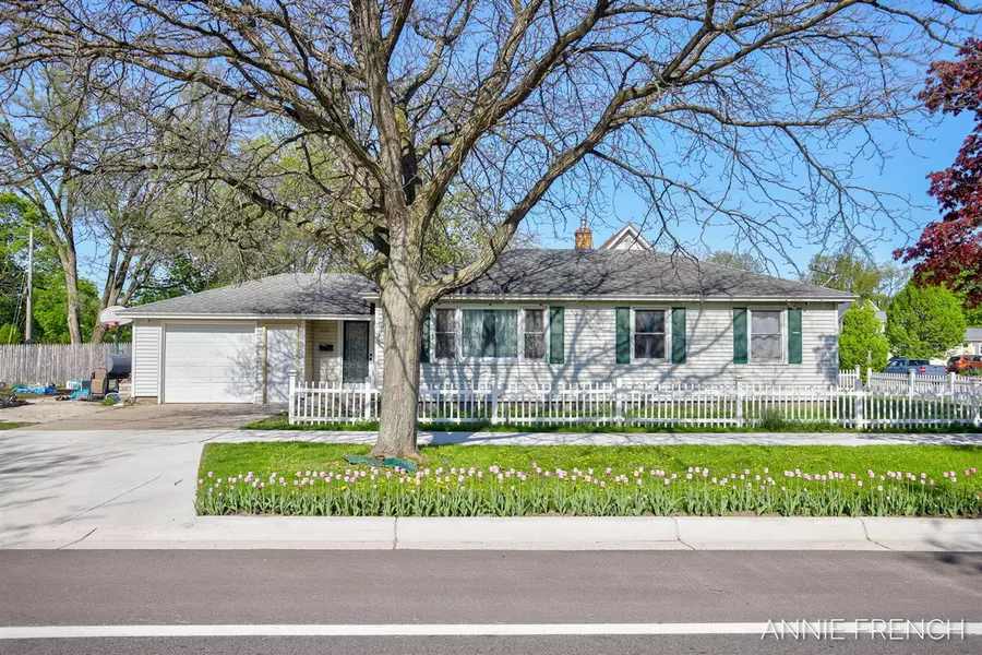 510 Van Raalte Ave, Holland, MI 49423