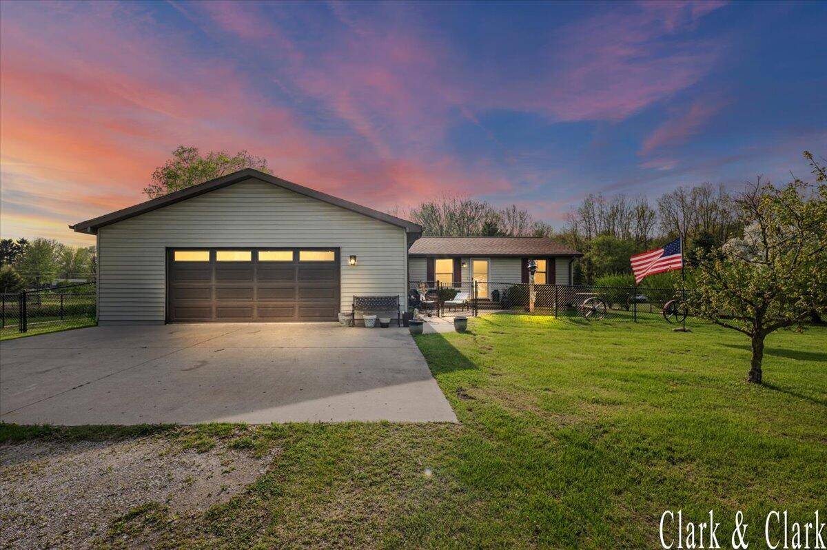 309 N 1st Street, Chesaning, MI 48616-1042