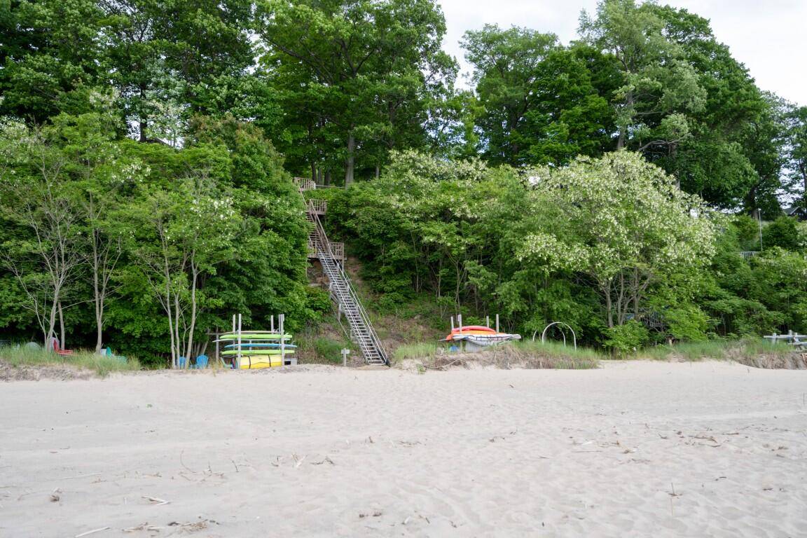Holland, MI 49424,17213 Lake Court