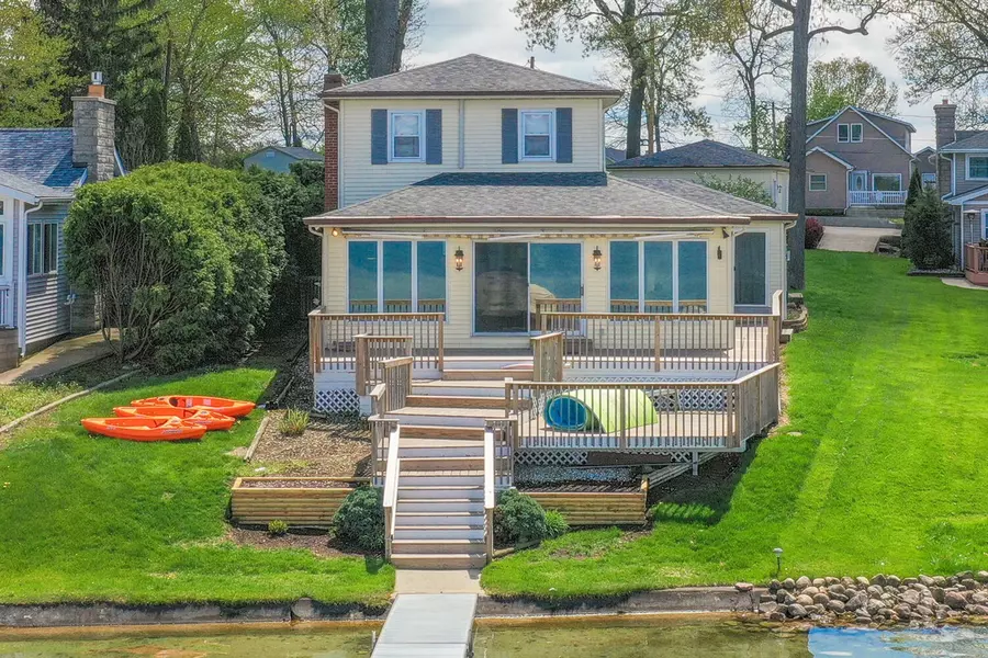 23650 S Shore Drive, Edwardsburg, MI 49112