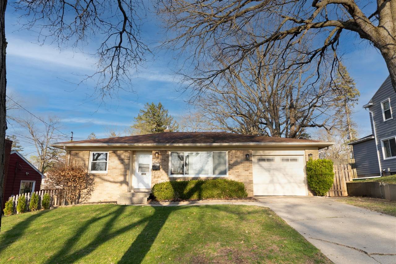 Grand Rapids, MI 49506-3944,1434 Cambridge Drive